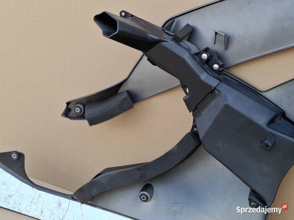 YAMAHA R6 RJ15 OWIEWKA LEWA BOCZEK LEWY