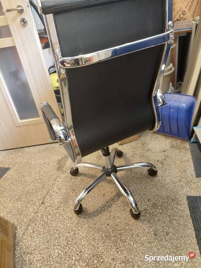 Elegancki fotel biurowy obrotowy czarna ekoskóra