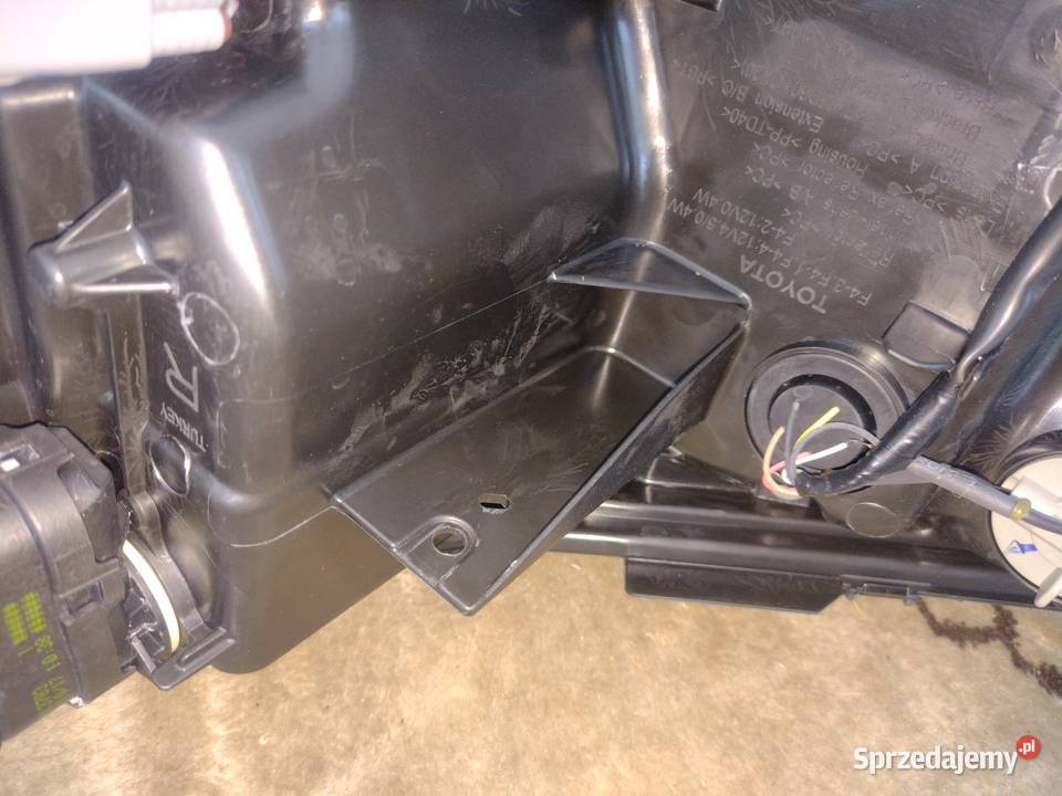 Lampa przednia chr LED Toyota OE 81110F403100 Białystok