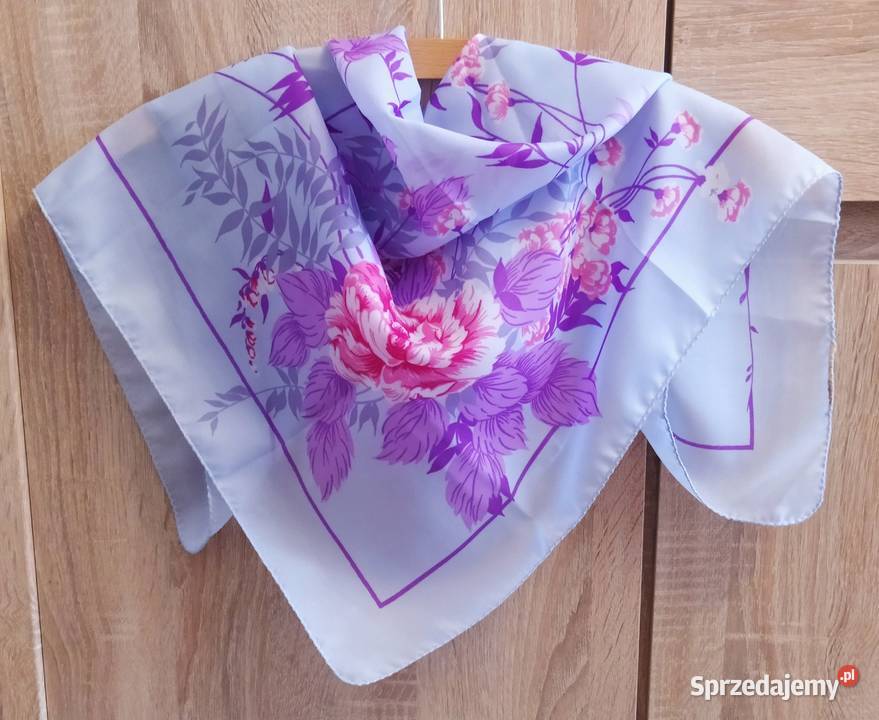 Chusta damska KWIATY biały Hajnówka