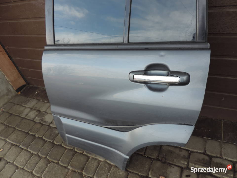 SUZUKI GRAND VITARA 1 5D DRZWI LEWY TYŁ ZY4C13 Rok produkcji 2004