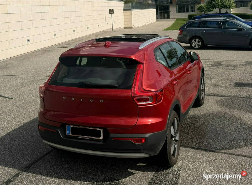 Volvo XC 40 bordowy Sadlno