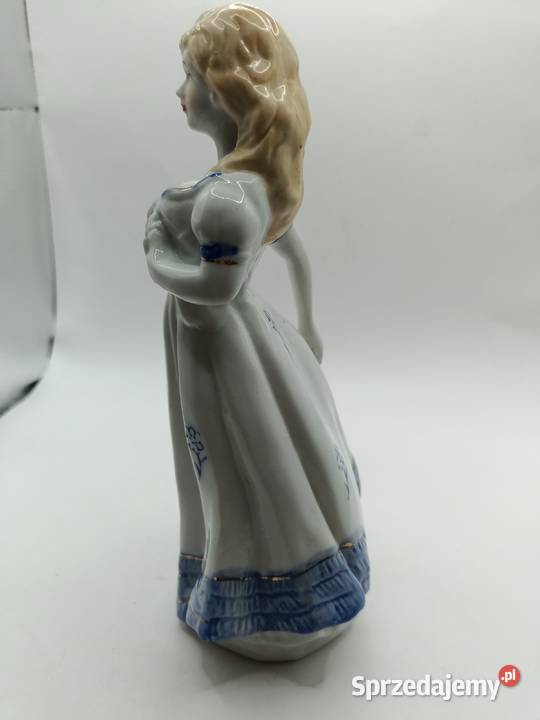 Figurka dziewczyna blondyna w długiej sukni z lubelskie