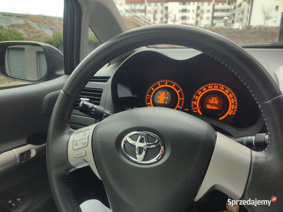 Sprzedam Toyota Auris 13 benzyna 101 z 2009 roku wielkopolskie Piła