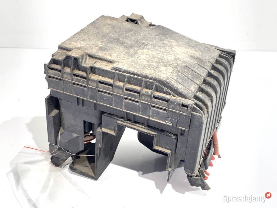 SKRZYNKA BEZPIECZNIKÓW VW TIGUAN SUV 0718 20 140 Skrzynki bezpieczników