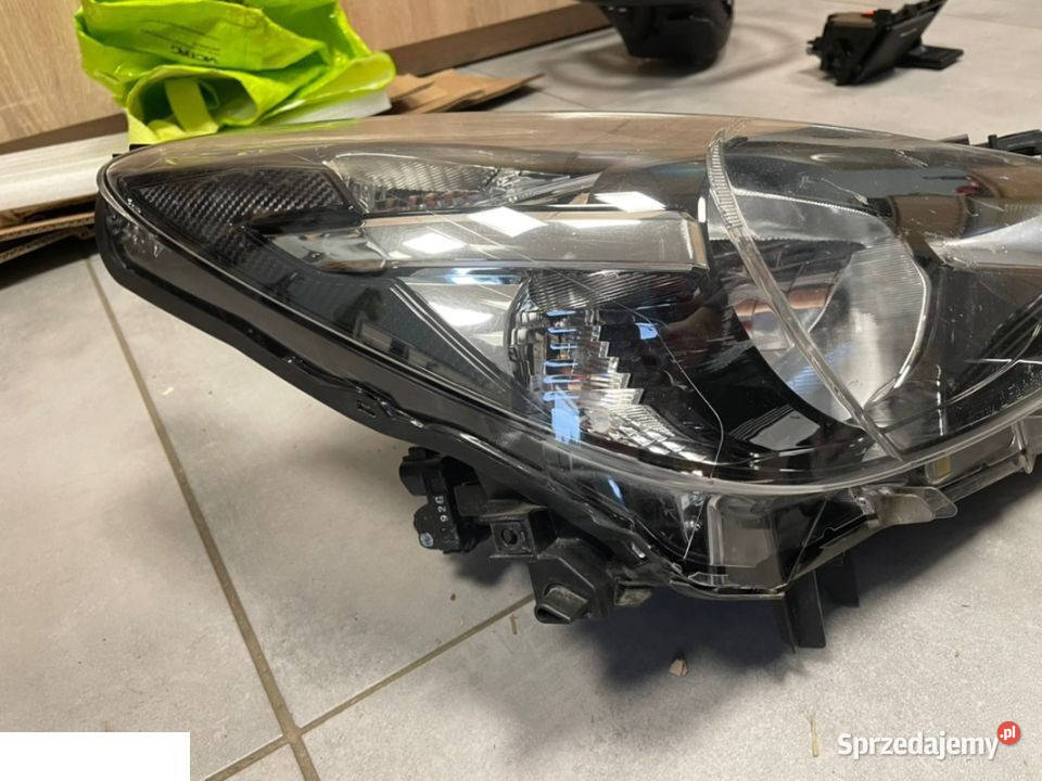 Mazda 2 reflektor przód prawy przód osobowe Kozubszczyzna