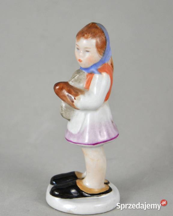 Dziewczynka czyści buty Aquincumi Węgry 1958r mazowieckie Bronisze