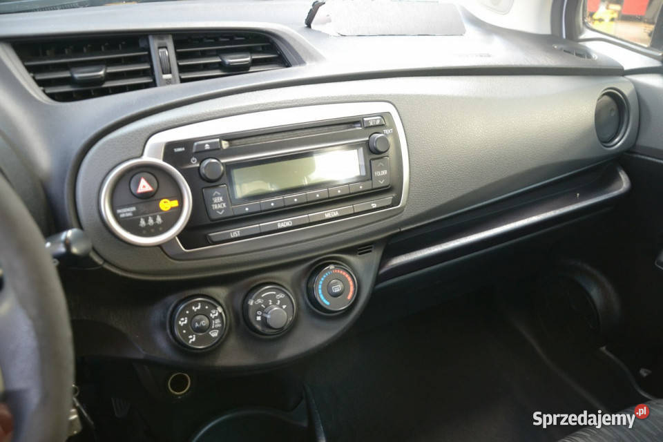 Toyota Yaris 10 benzyna 70 EKONOMICZNY niski manualna Kęty