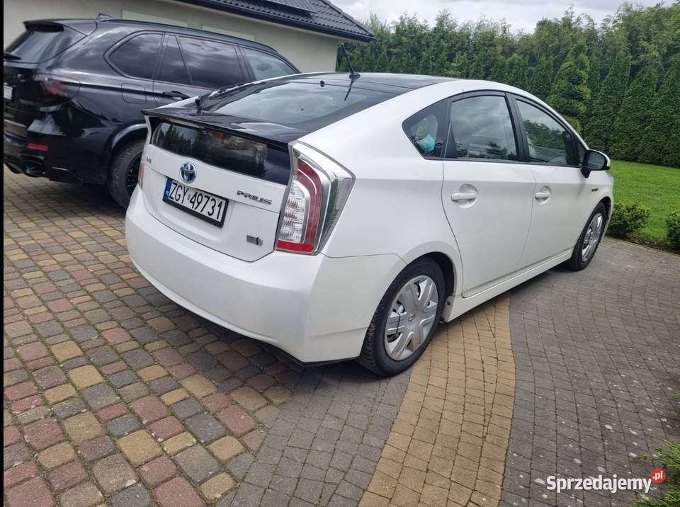 Toyota Prius 2012 18 benzyna hybryda biała perła Trzebiatów