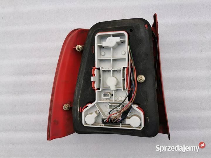 Lampa Prawy Tył Tylna Prawa VW Passat B5 Sedan