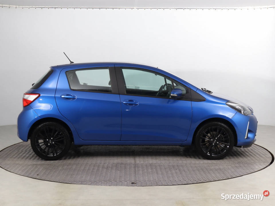 Toyota Yaris 15 Dual VVTi wielofunkcyjna kierownica Yaris