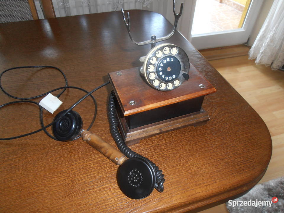 Stary telefon przewodowy