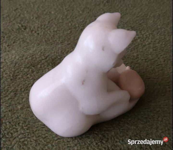 Modernistyczny lisek zaciekawiony jeżem rzeźba z Katowice