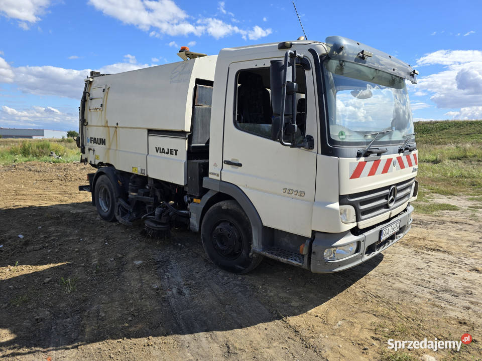 Zamiatarka MERCEDESBENZ Atego specjalny 123 442 pełny VAT Czarne