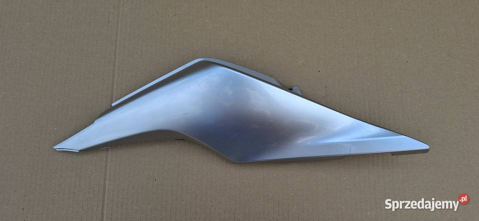 HONDA VFR 1200F OGON PRAWY ZADUPEK OWIEWKA PRAWA Szyby i owiewki Bieleń