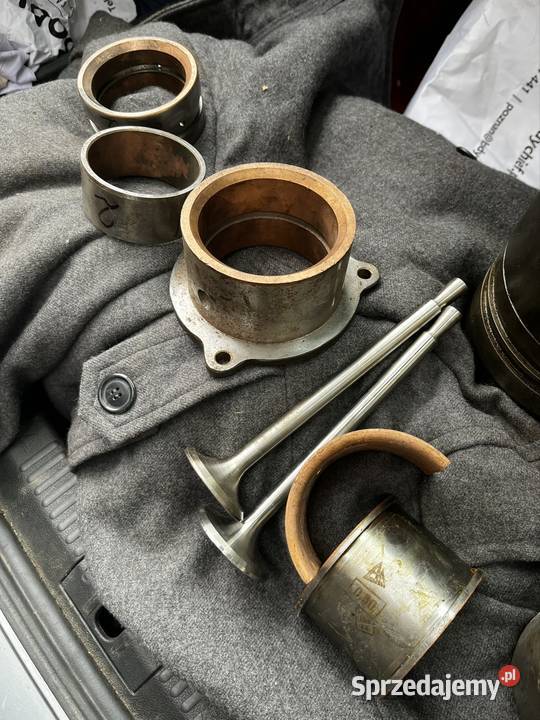 Tuleja i tłok do silnika do silnika typ S 320 i Parczew