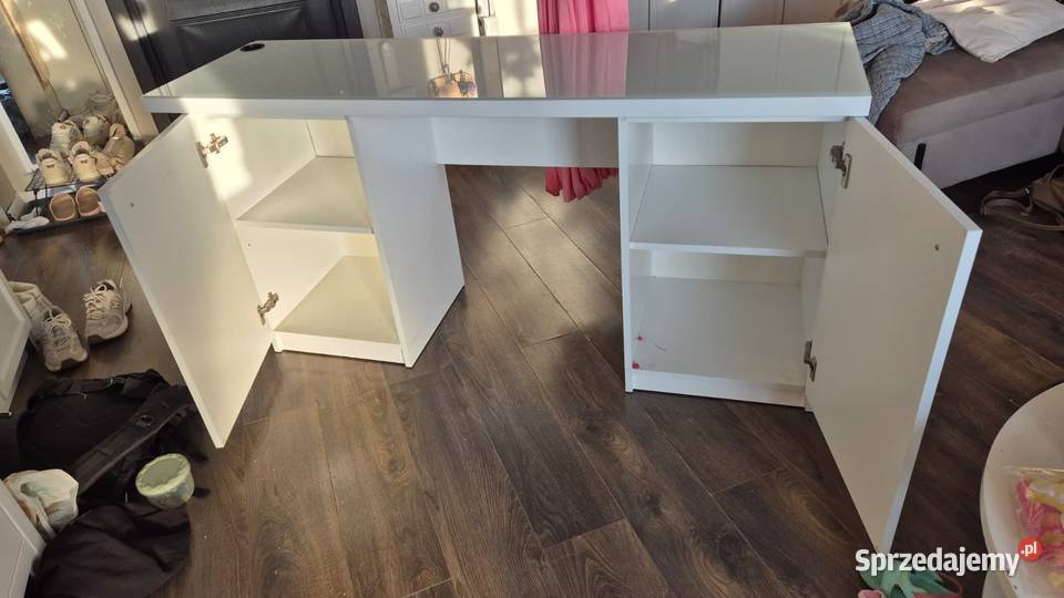 Biurko białe szerokie z szybą dwoma szafkami i Wrocław