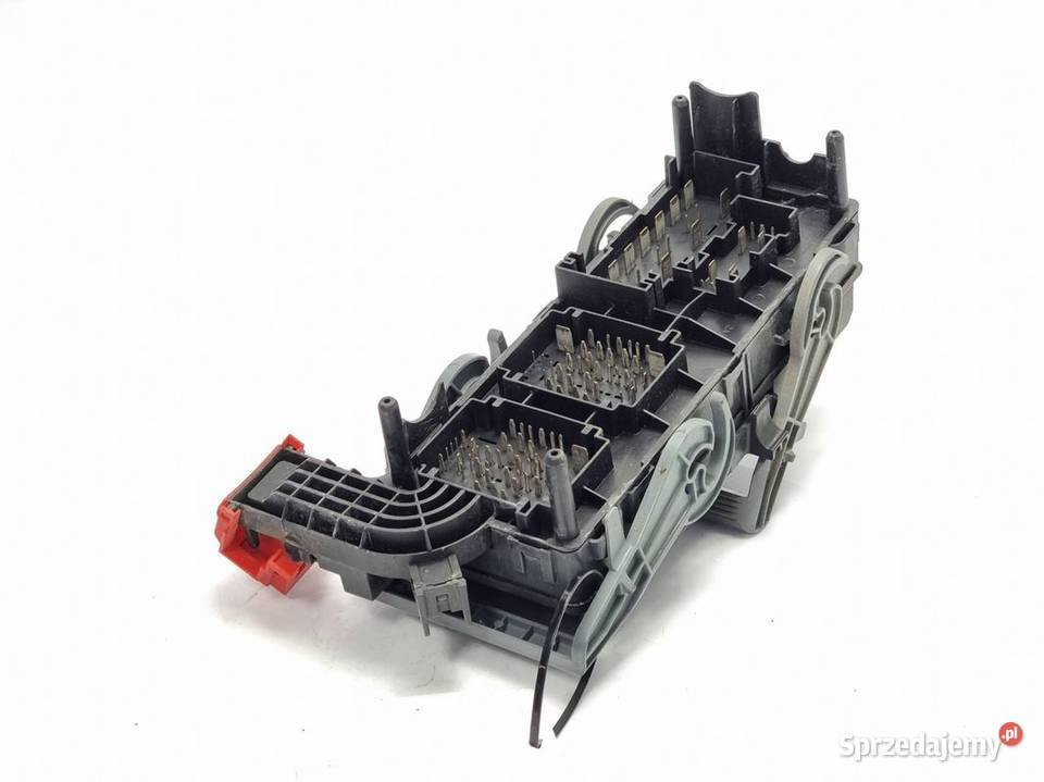 SKRZYNKA BEZPIECZNIKÓW FIAT FREEMONT P68143318AA osobowe