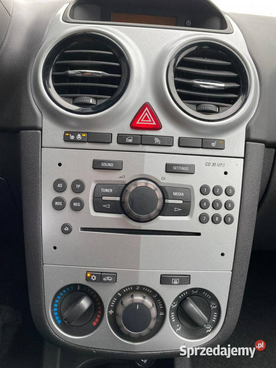 Opel Corsa podgrz kier fot półskóra klimatyzacja serwisowany w ASO Żory