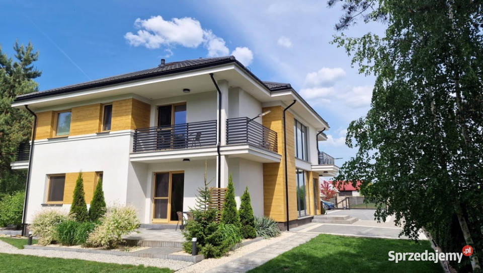 Modernistyczny dom jeziorem z funkcją pensjonatu Gorzewo