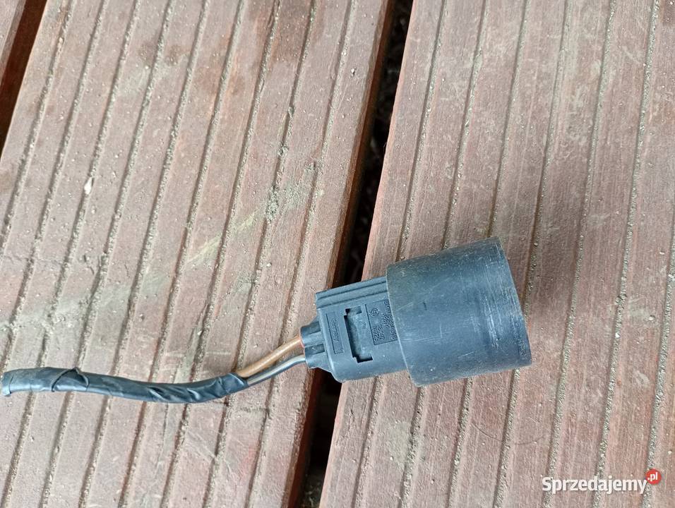 Wtyczka pompki spryskiwaczy lamp BMW E39 8377613 Iłownica