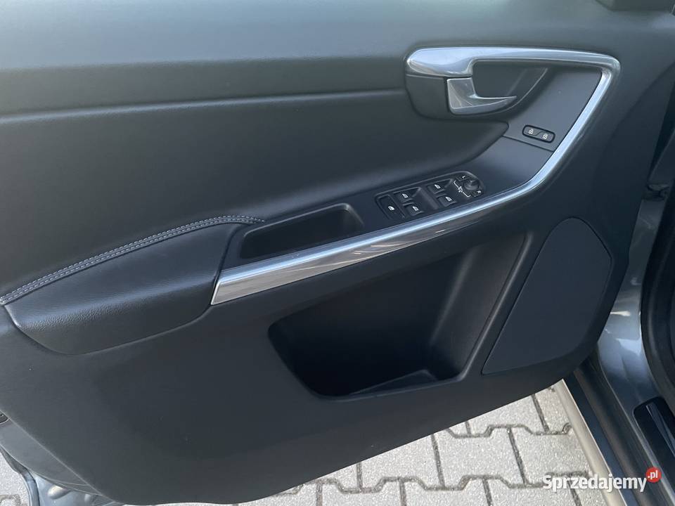 XC60 24 D4 Momentum AWD 190 aut krajowy diesel Paniówki sprzedam