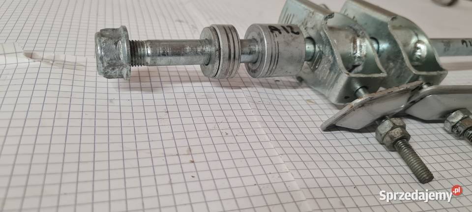 Honda CBR 125 JC 34 oś tył kompletna 7800 Ośki Warszawa