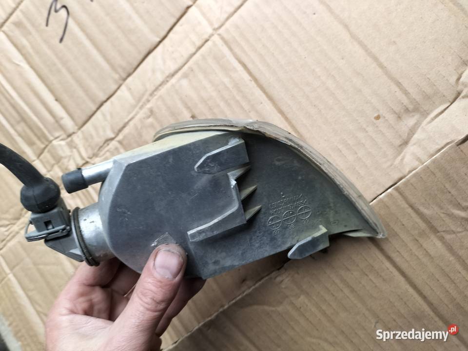 KIERUNKOWSKAZ MIGACZ LEWY 015521505 CITROEN SAXO osobowe Kamień-Kolonia sprzedam