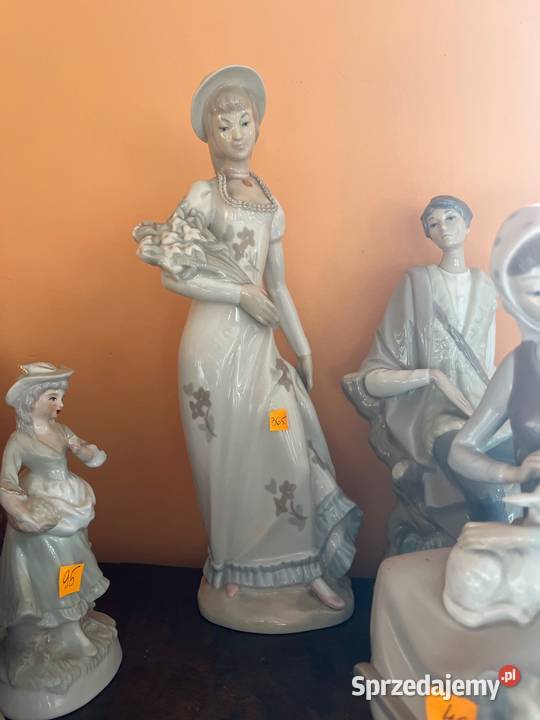 Piękna wysoka figurka dziewczyny z bukietem Bez Gdańsk