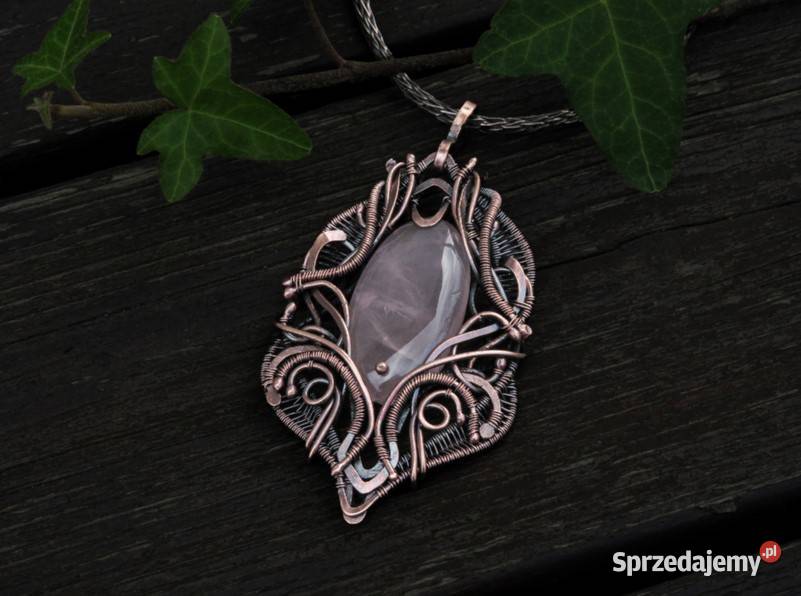 Miedziany wisiorek kwarc różowy rękodzieło