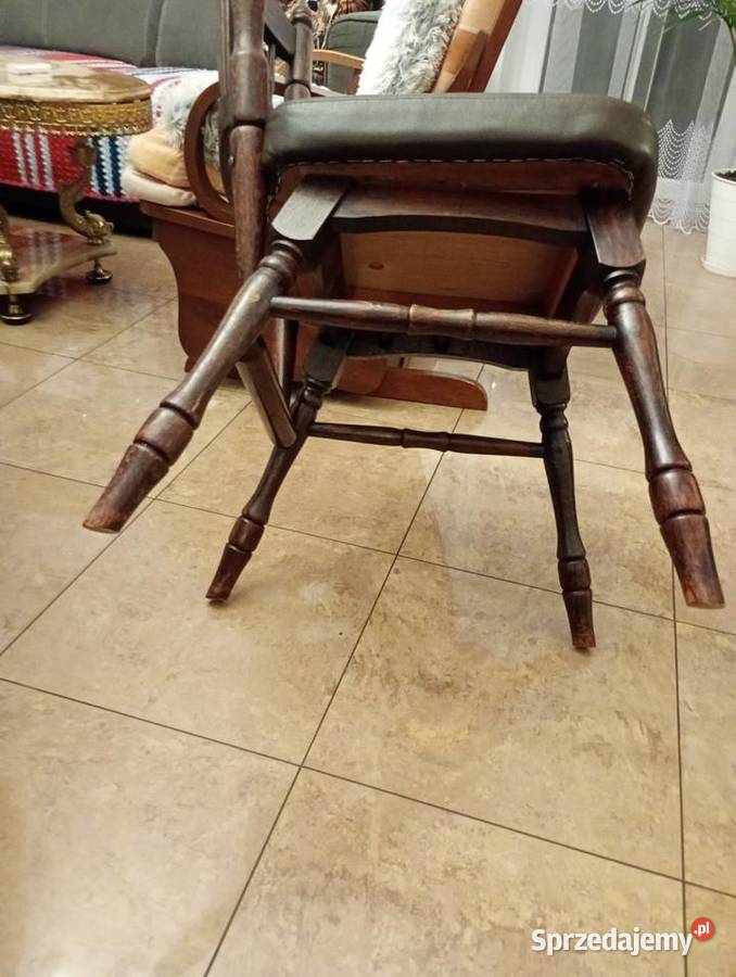 Okrągły stół z 4 krzesłami