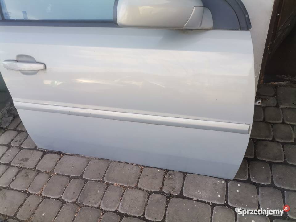 DRZWI PRAWY PRZÓD OPEL VECTRA C FL KOMBI Z167 Rok produkcji 2005 Nowy Sącz sprzedam