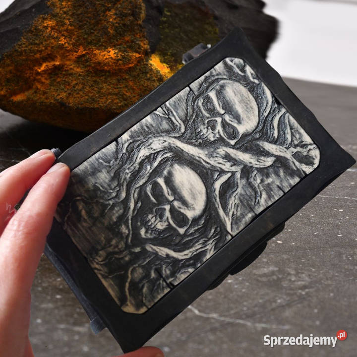 Gotycka Szkatułka z Czaszkami Tworkowa
