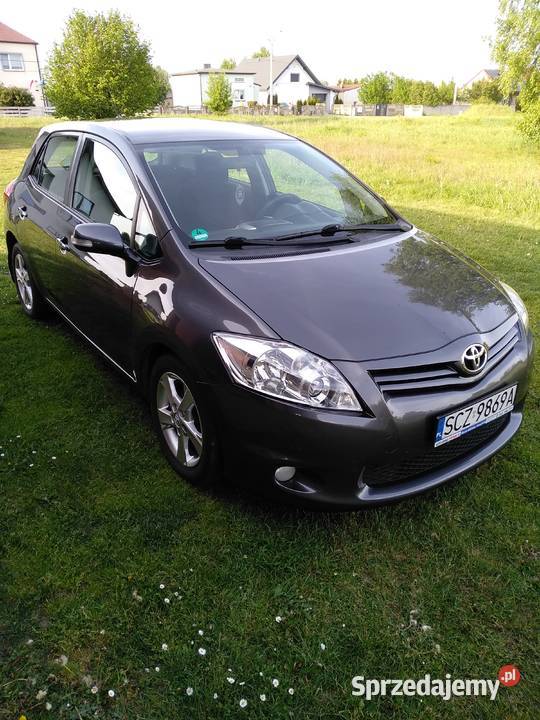 Toyota Auris 16 benzyna poliftowy manualna Starcza