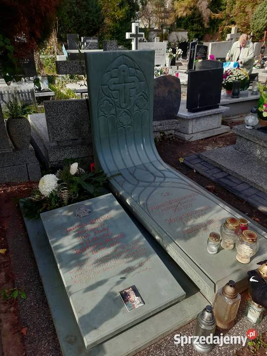 Nowoczesne nagrobki pomniki rzeźbiarskie łódzkie Łódź