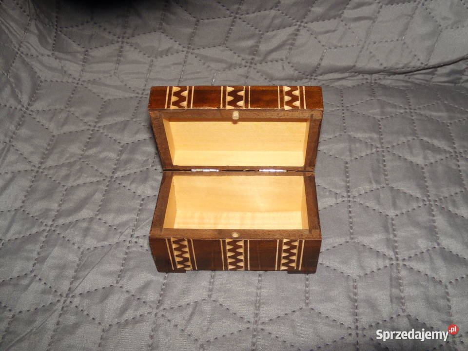 Drewniana szkatułka