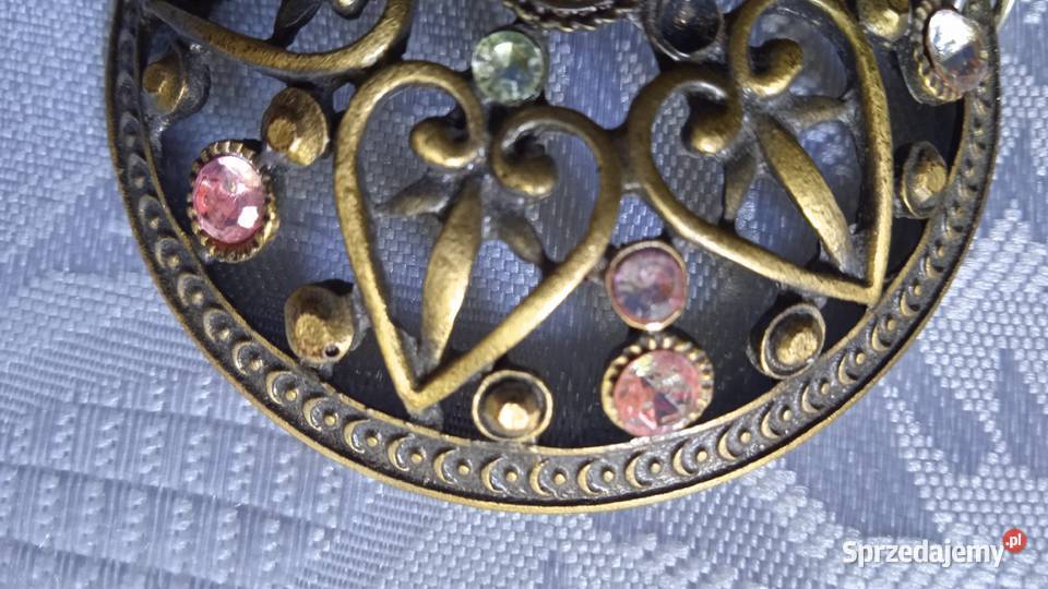 MEDALION Z AŻUROWEGO MOSIĄDZU Z CYRKONIAMI Piła