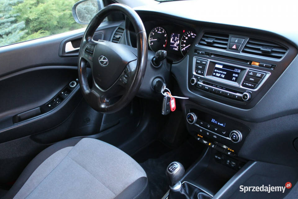 Hyundai i20 Benzyna Bogate Wyposażenie lakier metallic Lubań sprzedam
