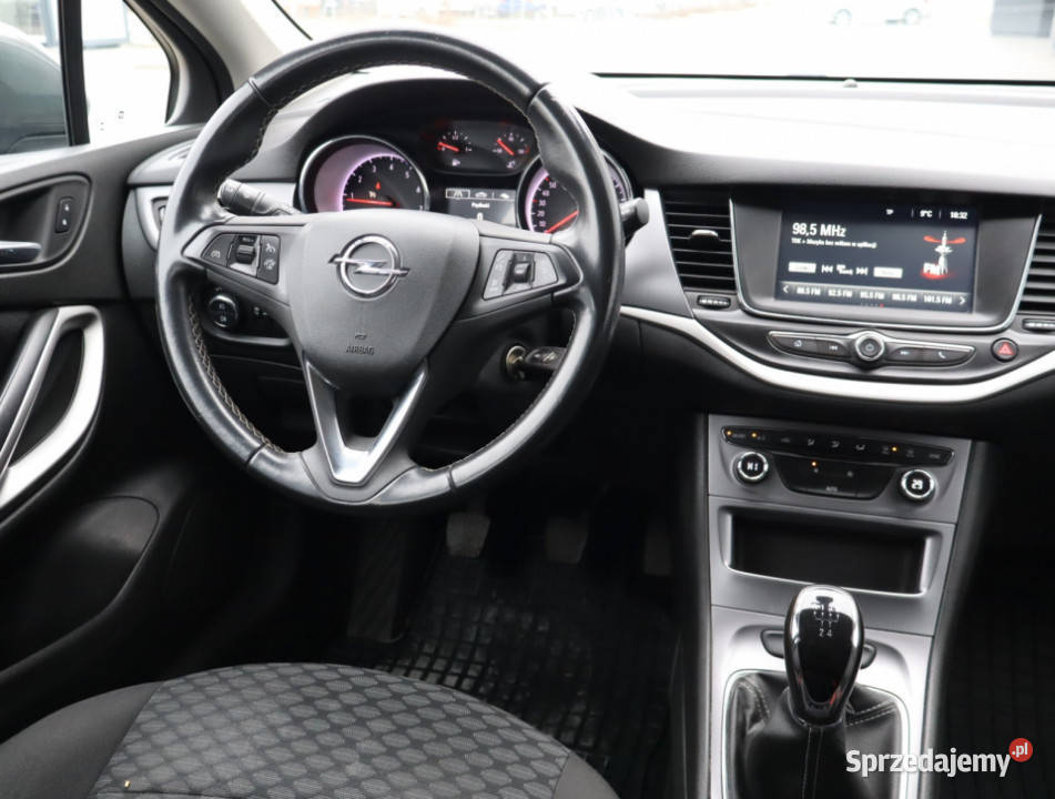 Opel Astra 10 Turbo Rok produkcji 2019 sprzedam