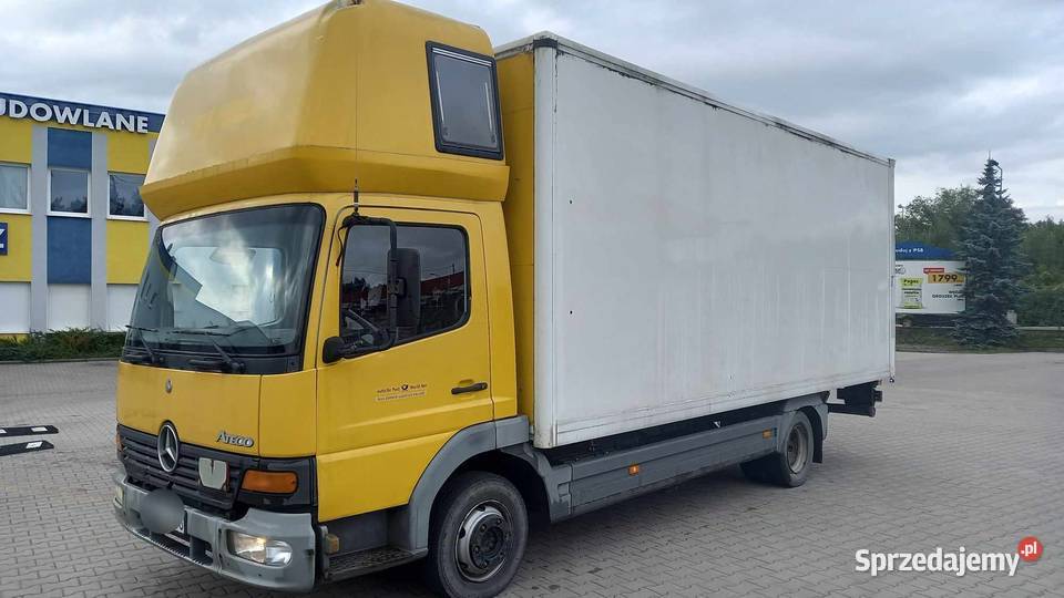 Mercedes Atego kontener winda spanie kurnik Rok produkcji 2002