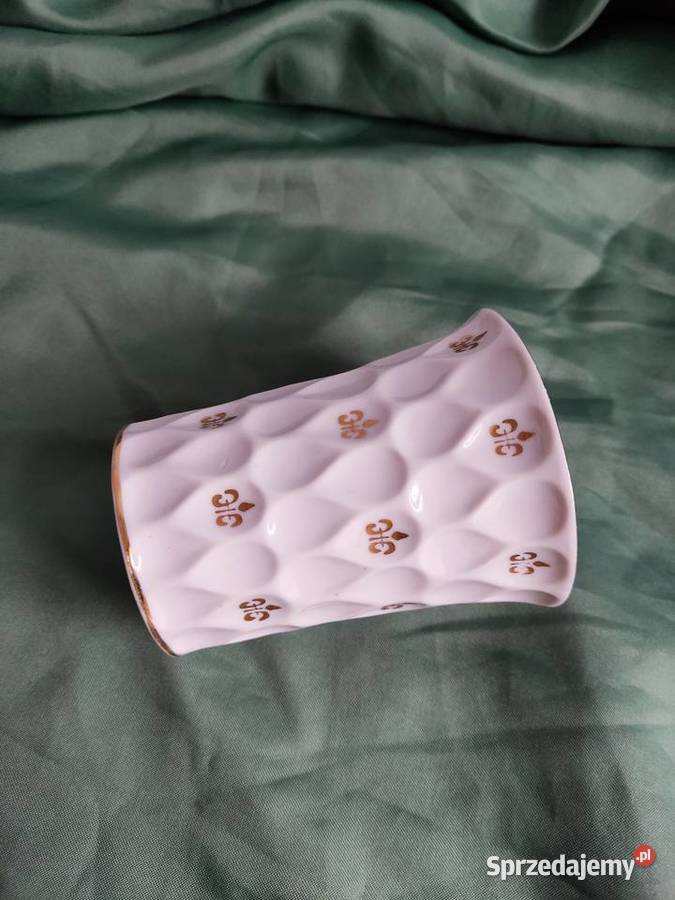 Elegancki kubek porcelanowy