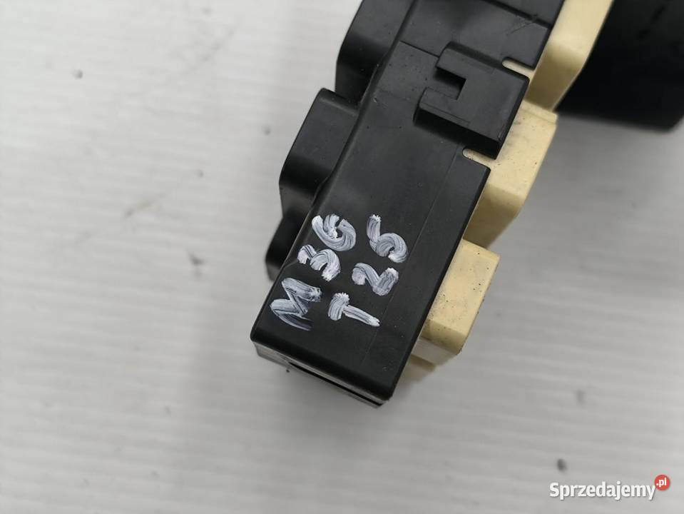 SKRZYNKA BEZPIECZNIKÓW TOYOTA AVENSIS II T25 Skrzynki bezpieczników sprzedam