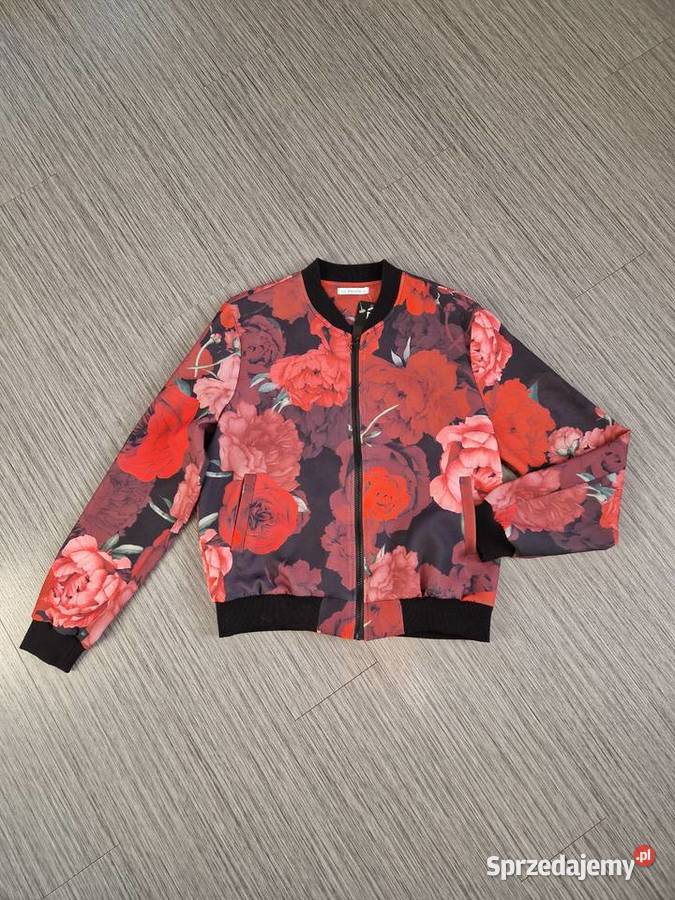 Lekka kurtka zapinana na zamek Nowogard