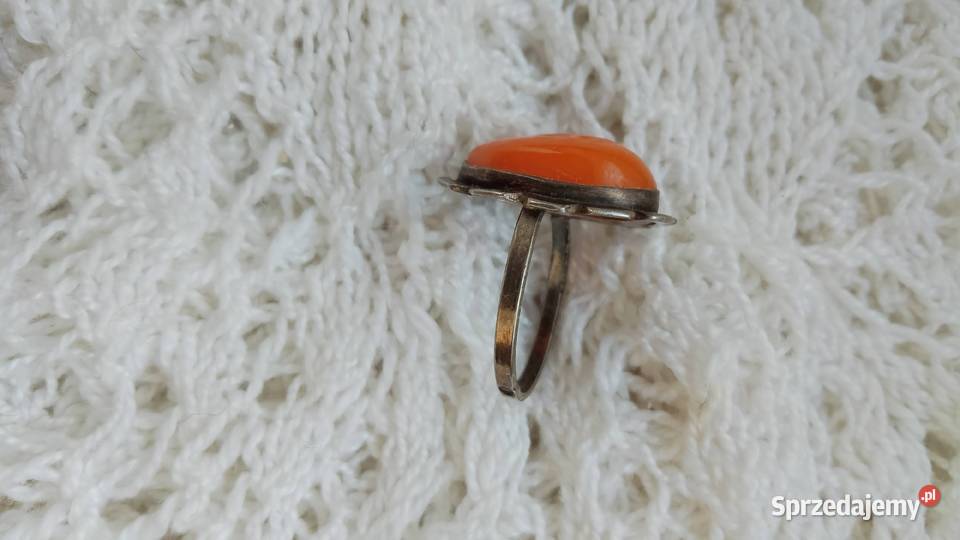 Autorski Srebrny pierścionek z bursztynem Pierścionki