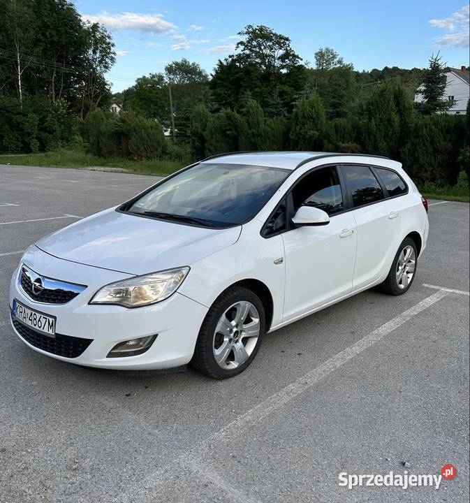 Opel Astra J 17 diesel 2011r kupiony w Polsce Pilzno
