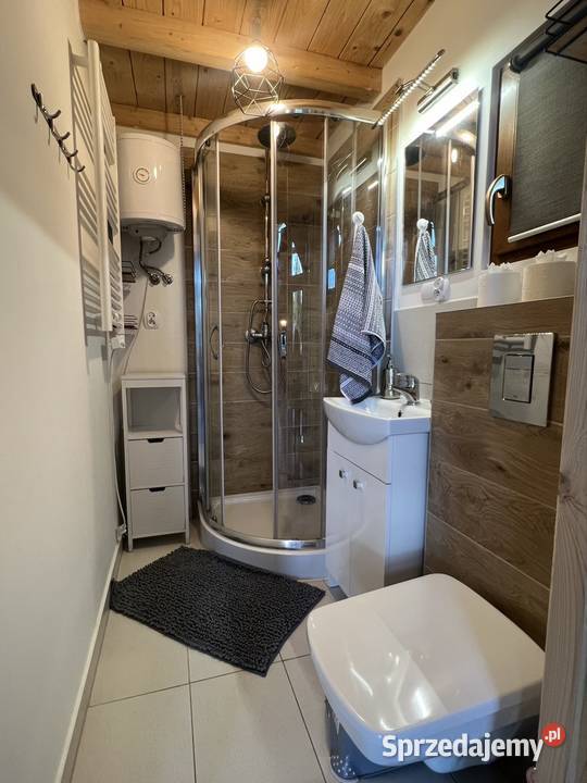 Całoroczny klimatyczny domek jeziorem