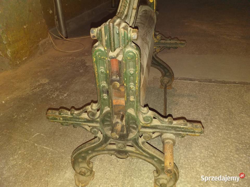 Stary magiel z ozdobnymi wałkami Bielawa