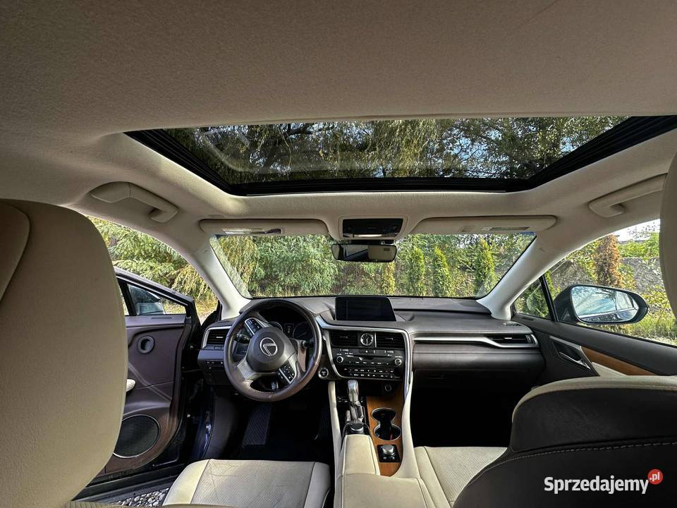 Lexus hybryda Rok produkcji 2018 Białystok