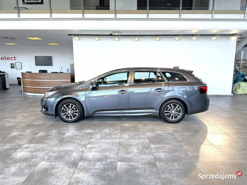 Toyota Avensis SW 18 147 automat 2018 r salon Motoryzacja Myślenice sprzedam