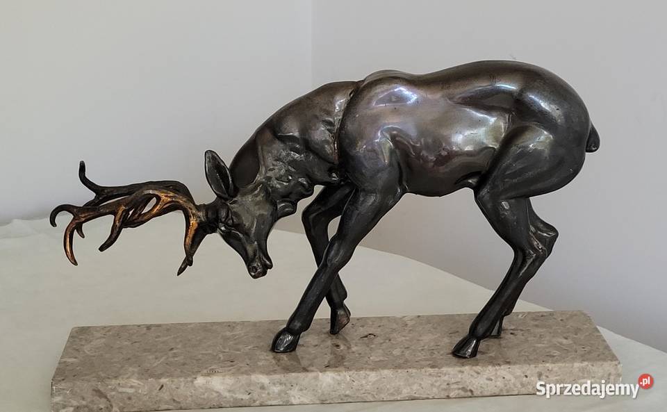 Elegancka rzeźba majestatycznego jelenia na Kraków